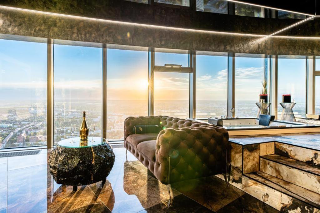 Apartamenty Sky Tower Z Jakuzzi Przy Oknie Wroclaw Dış mekan fotoğraf